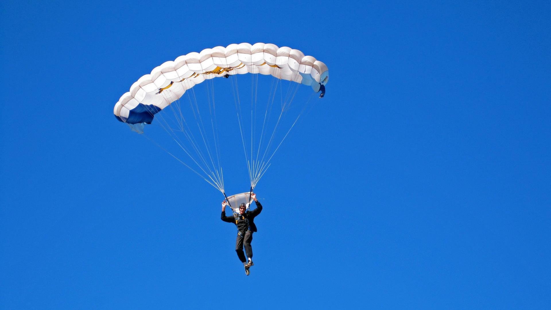 电竞主播的影响力逐渐扩大，成为新一代年轻偶像，电竞主播现状